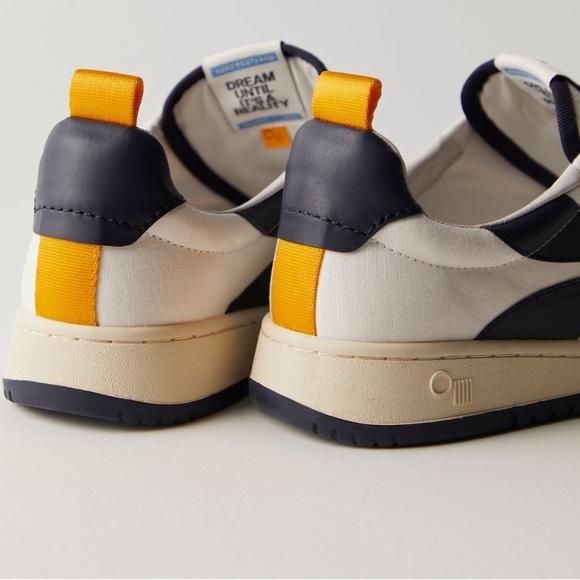 One concept sneakers with box - Picture 3 of 8